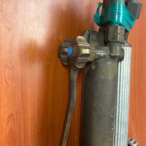 Cutter and lamp for oxygen bottle used