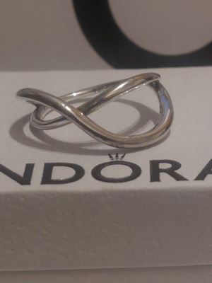 Pandora Essence ring size 8/56 new, silver infinity design
