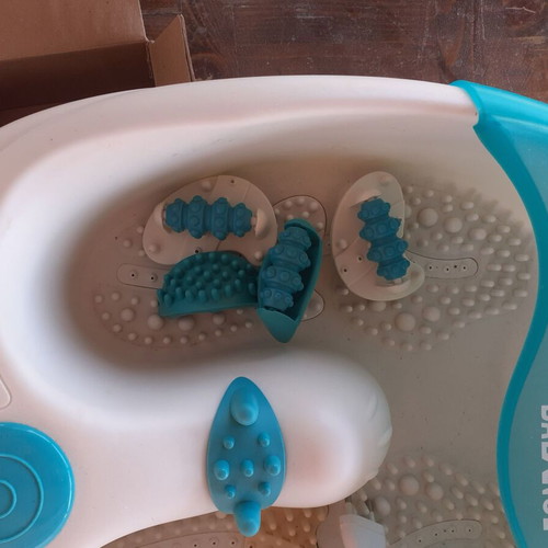 Hydromassage foot spa like new with many accessories