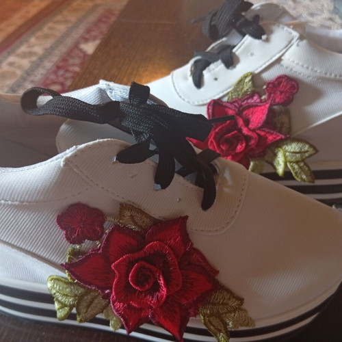 White athletic shoes size 41