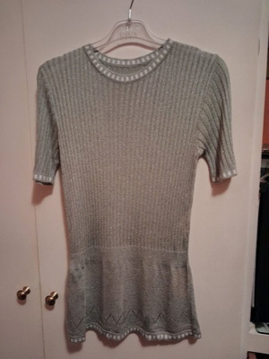 Silver short-sleeve blouse like new with white details size M