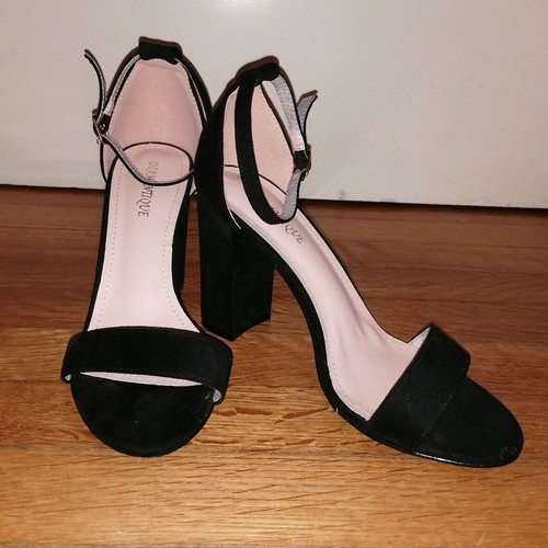 Diamantique black suede high-heel sandals size 39 like new