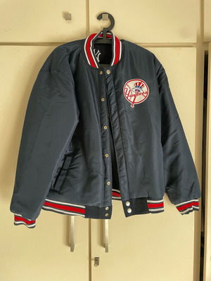 New York Yankees Double Faced Jacket size L like new, blue and red
