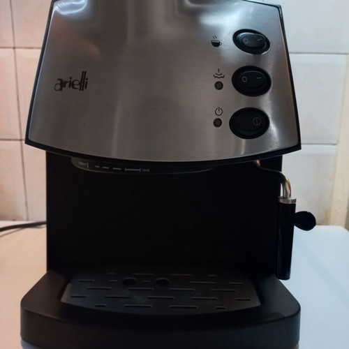 Arielli espresso machine like new, 2-liter capacity