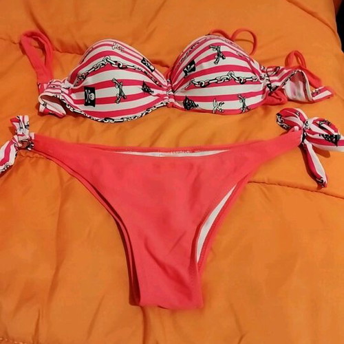 Women's two-piece swimsuit medium size like new, coral and pink