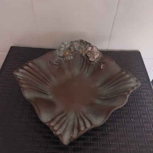 Table ceramic decor with embossed flower design new