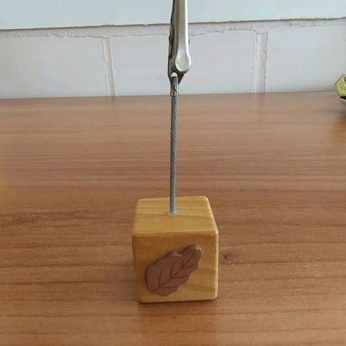 Card clip with wooden base, 11 cm height