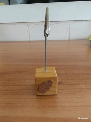 Card clip with wooden base, 11 cm height
