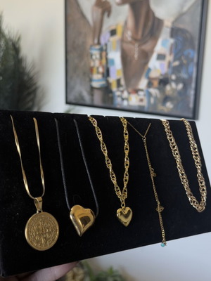 Gold necklaces like new, various designs and shapes
