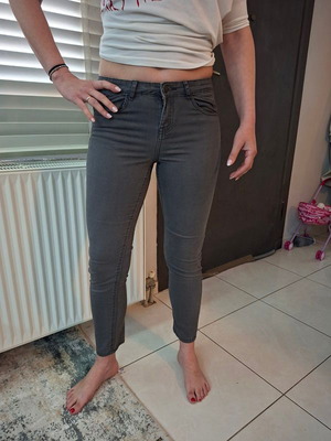 Women's elastic jeans size Medium like new, gray