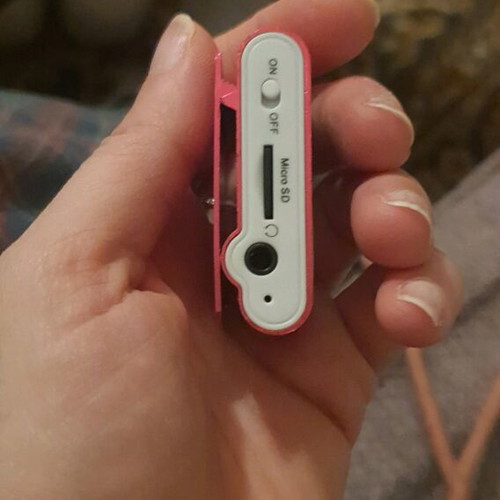 Mp3 used, fuchsia with battery issue
