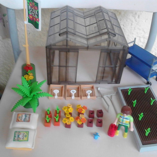 Playmobil 4481 Greenhouse and Gardener used set missing parts