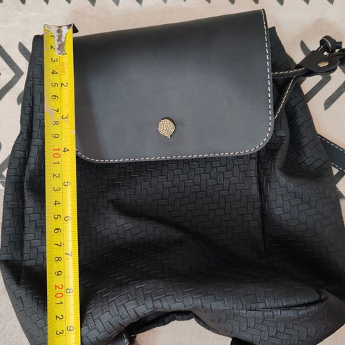Thiros women's backpack in timeless black