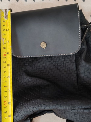 Thiros women's backpack in timeless black