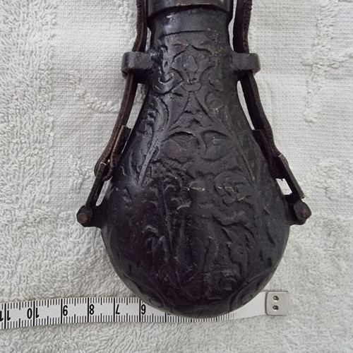 Powder flask 19th century like new