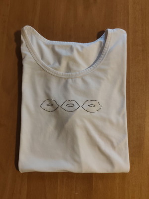 White T-shirt with rhinestone lips design, like new