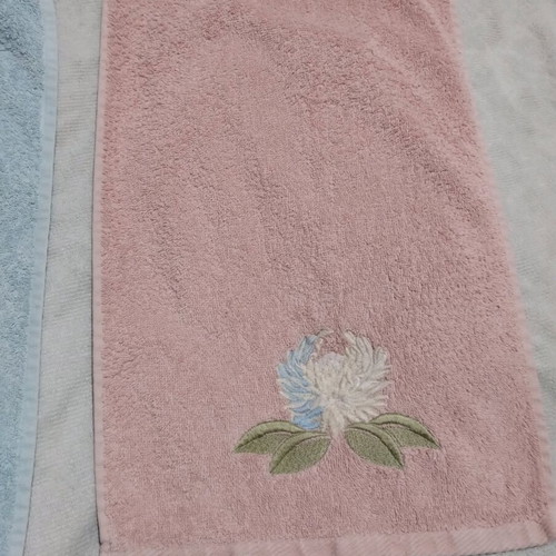 Towel set of 2 like new, 44x29 cm