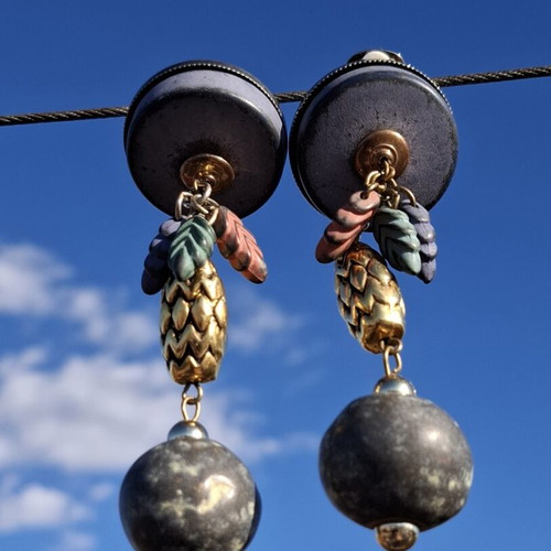 Vintage clip-on earrings used, nature-inspired design