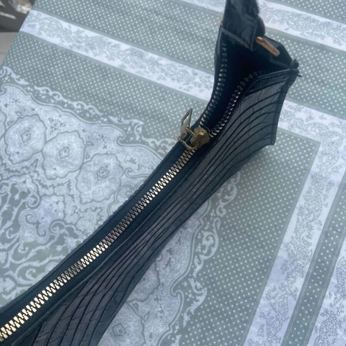 Casual Attitude shoulder bag like new, black with crocodile texture