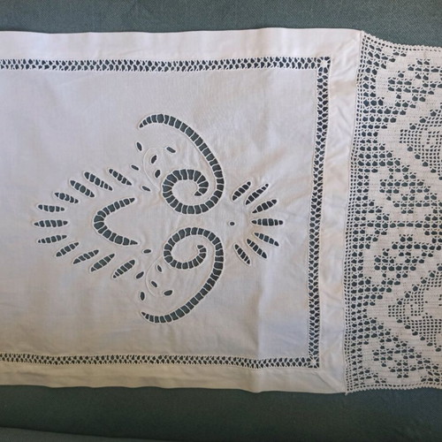 Cutwork table runner with handmade lace new