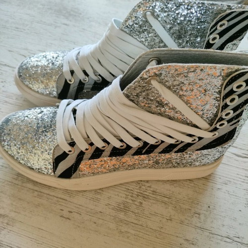 Sergio Todzi women's sneakers new in silver and white, sporty