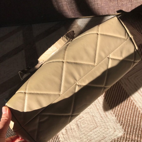 Shoulder bag used in good condition
