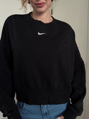 Nike cropped sweatshirt like new, size S, black and white