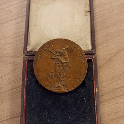 Bronze shooting medal 1886 used with original box