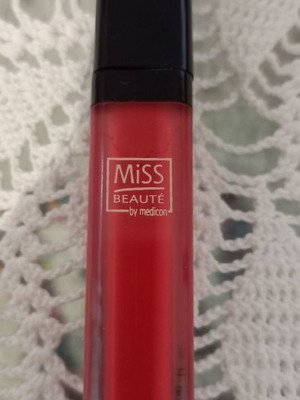 Red matte lipstick with shine lipgloss new Miss Beaute Medicon