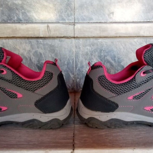 Regatta women's waterproof hiking shoes like new, size 38, gray pink