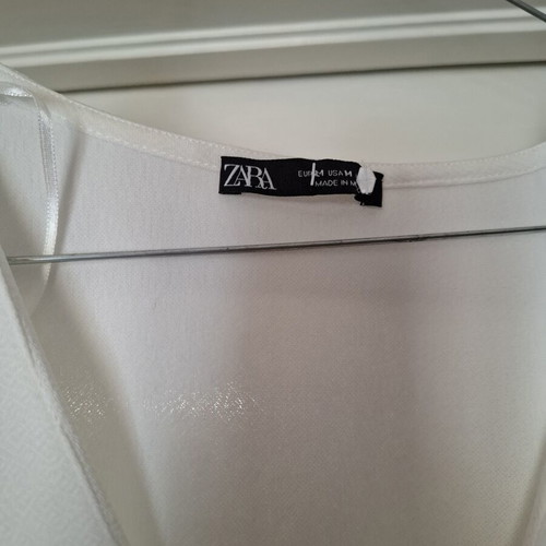 Zara white dress with V neckline size M like new