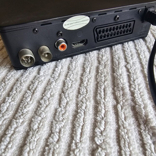 Optimuss TV decoder like new with remote and SCART