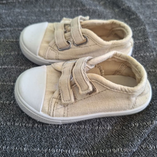 Baby shoes size 22 Saxo Blues like new with minor scratches