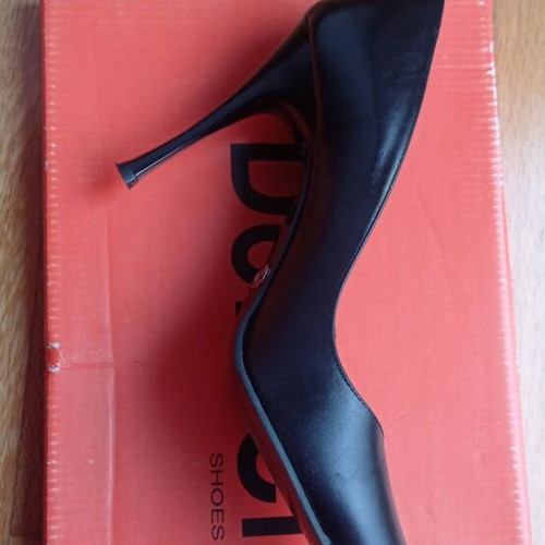 Dodici black leather pumps like new, 10cm heel, size 37