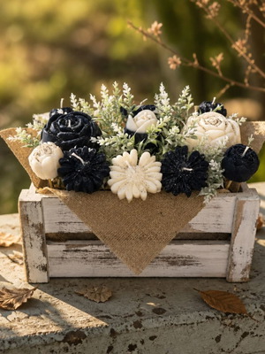Decorative soy wax candle with aromatic flowers and sea scent