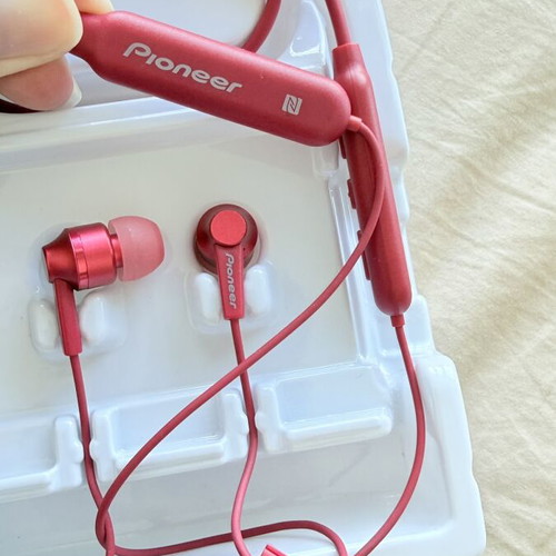 Pioneer C7 wireless headphones
