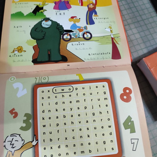 Language learning books for 5 foreign languages like new, 15 volumes with DVD