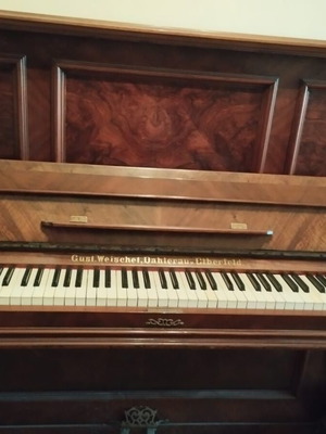 Piano used, needs tuning, barely used