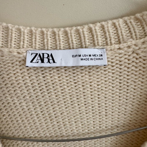 Knitted Zara cardigan like new with details and buttons