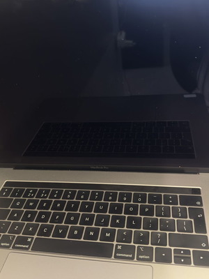 Apple MacBook Pro 15.4 A1990 like new, i7 16GB 512GB SSD Radeon Pro 560X