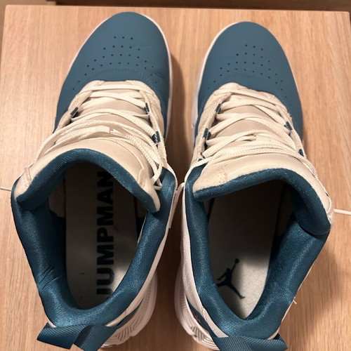 Nike Air Max Jordan boots like new, size 46, white and blue