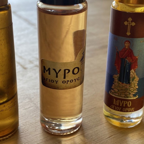 Set of 5 mini perfumes with myro and essential oils used