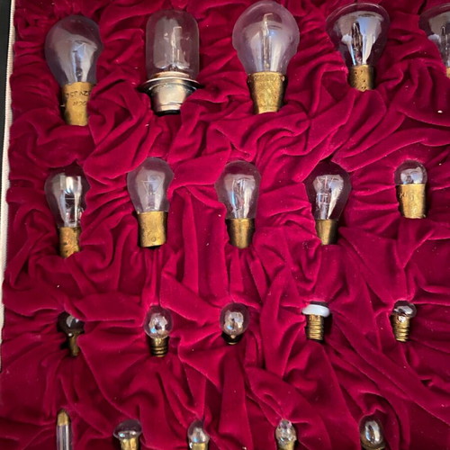 Vintage car bulb collectible set case used