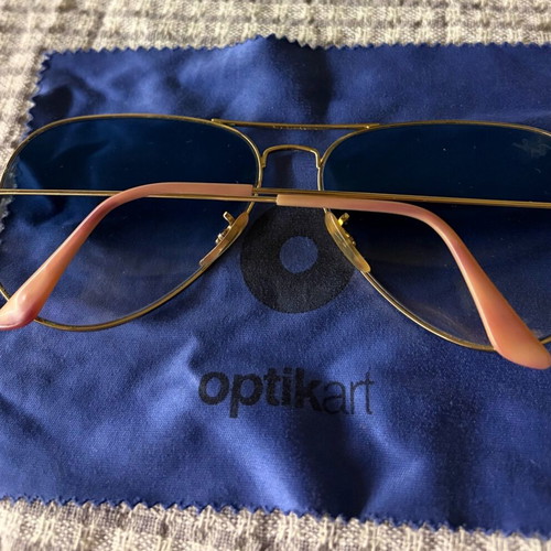 Rayban Aviator Unisex Sunglasses with Gold Metal Frame like new