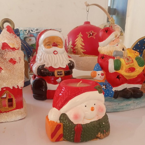 Christmas decoration set used, 11 pieces including music snow globe and ceramic candle holders