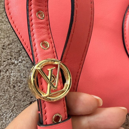 Louis Vuitton crossbody bag like new, pink