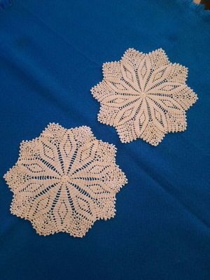 Set of 2 handmade knitted items like new, diameter 0.20 m