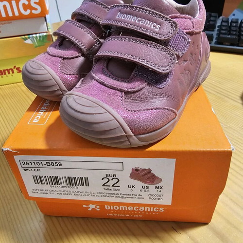 Biomechanics baby anatomical shoe size 22 like new