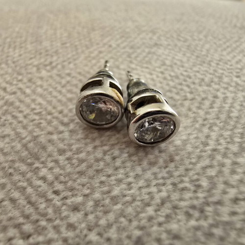 Stud earrings with single zirconia stone, bezel setting