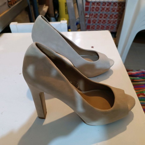 Tip Toe Mango beige suede pumps like new, size 38